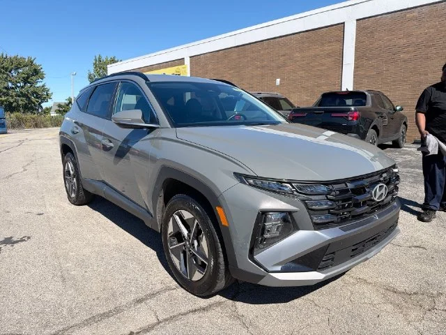 Used 2025 Gray Hyundai SEL Convenience image 18