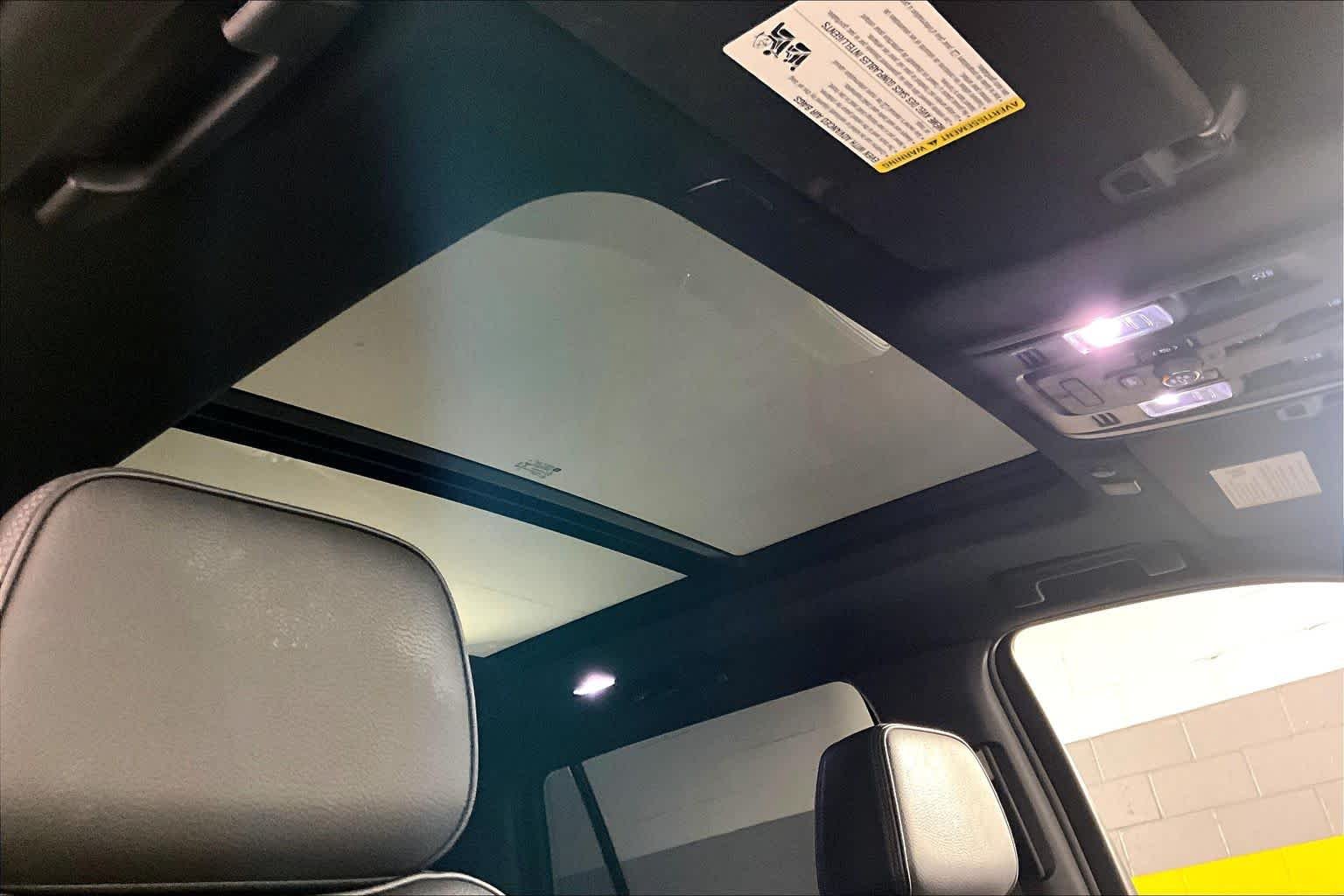 Used 2022 ONYX BLACK GMC Denali image 13