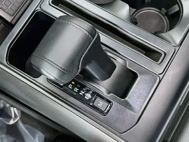 Used 2025 White Metallic Ford Lariat image 17
