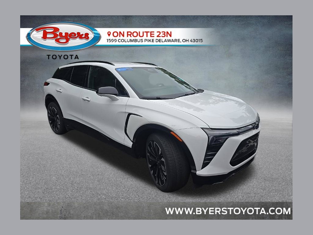 Used 2024 Summit White Chevrolet RS image 1
