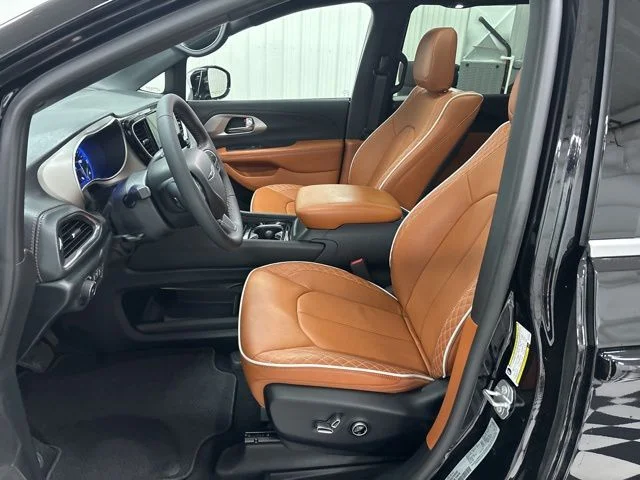 Used 2026 Black Chrysler Pinnacle image 6