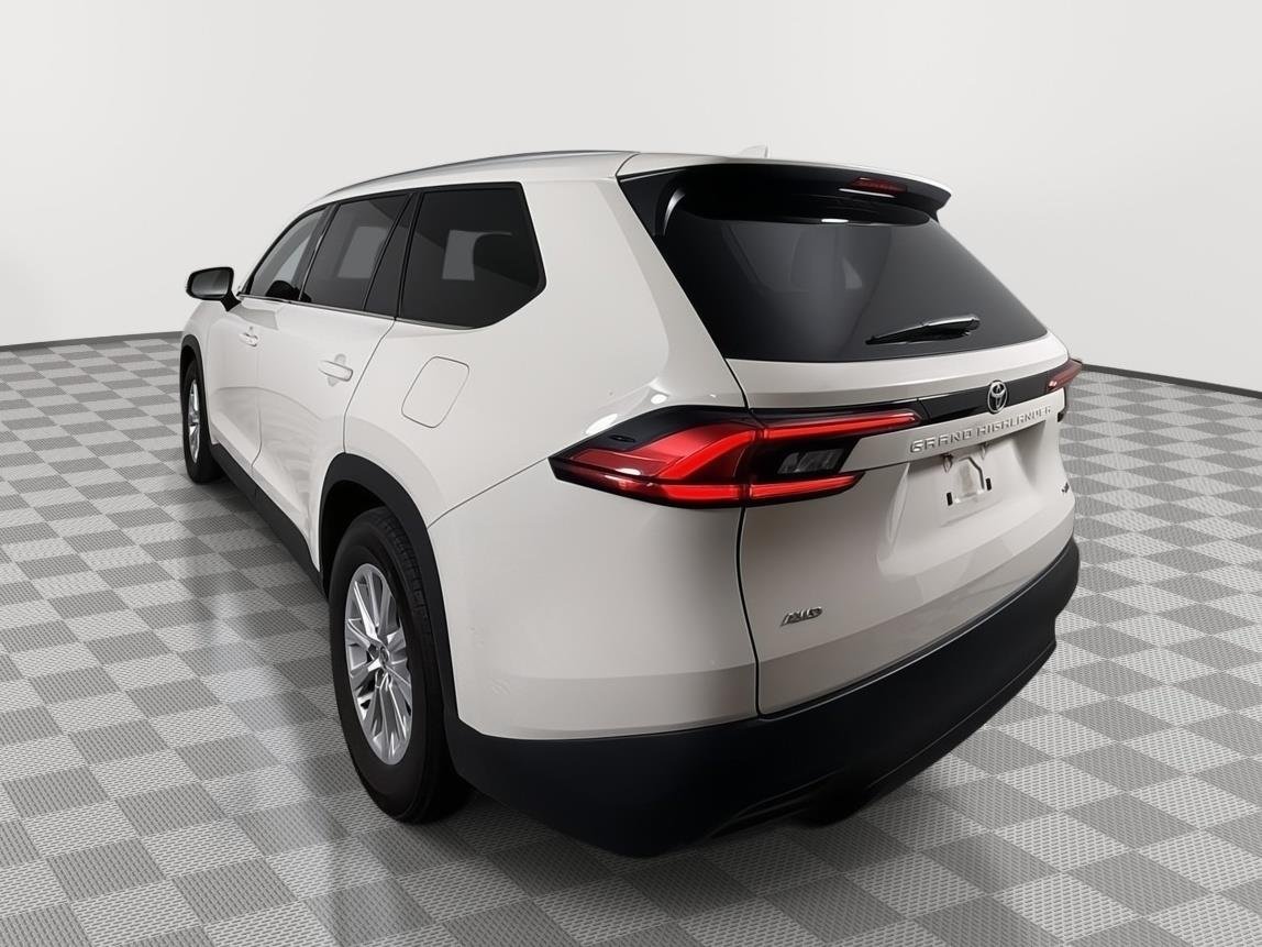 Used 2024 Coastal Cream Toyota XLE image 12