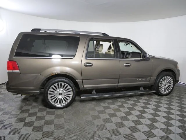 Used 2015 Brown Lincoln Base image 10