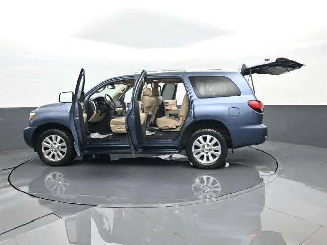 Used 2018 Shoreline Mist Toyota Platinum image 38