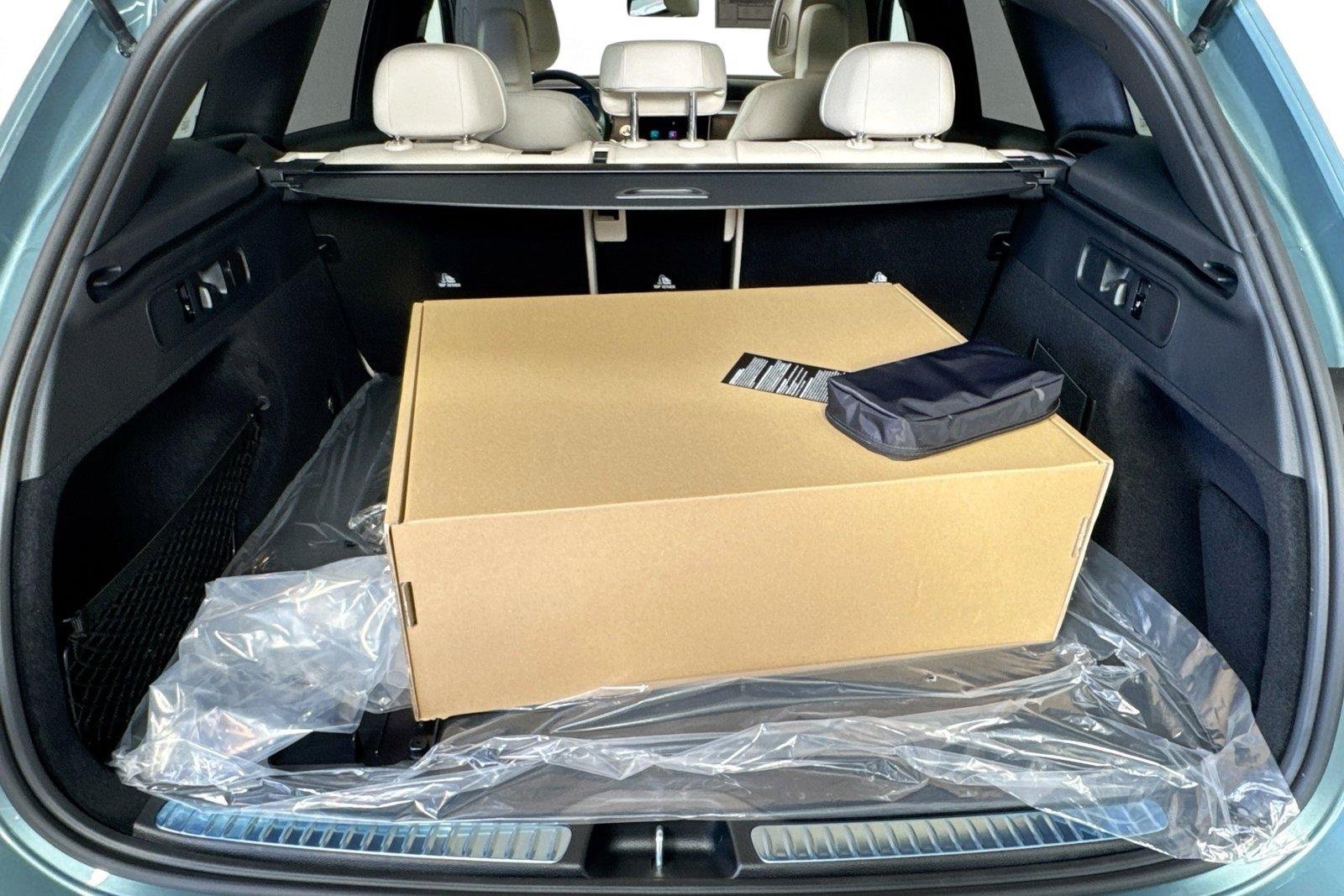 New 2026 Verde Silver Metallic Mercedes-Benz GLC 300 image 24