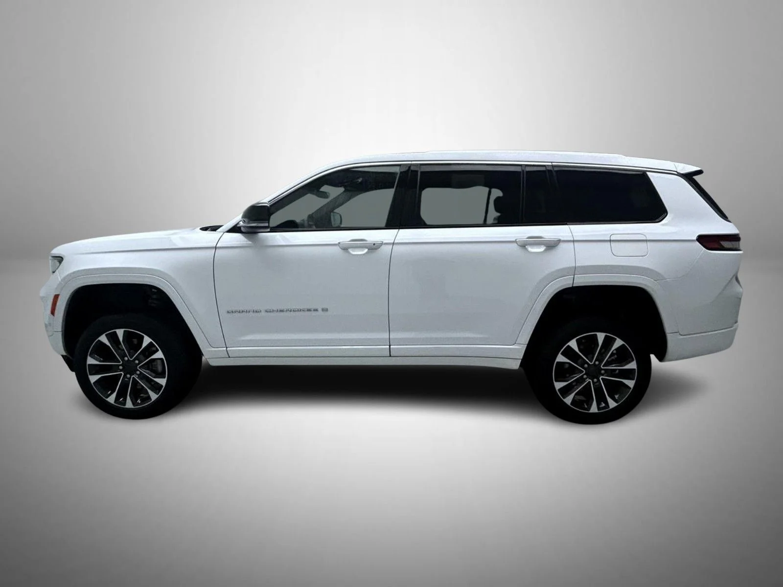 Used 2024 White Jeep Overland image 8
