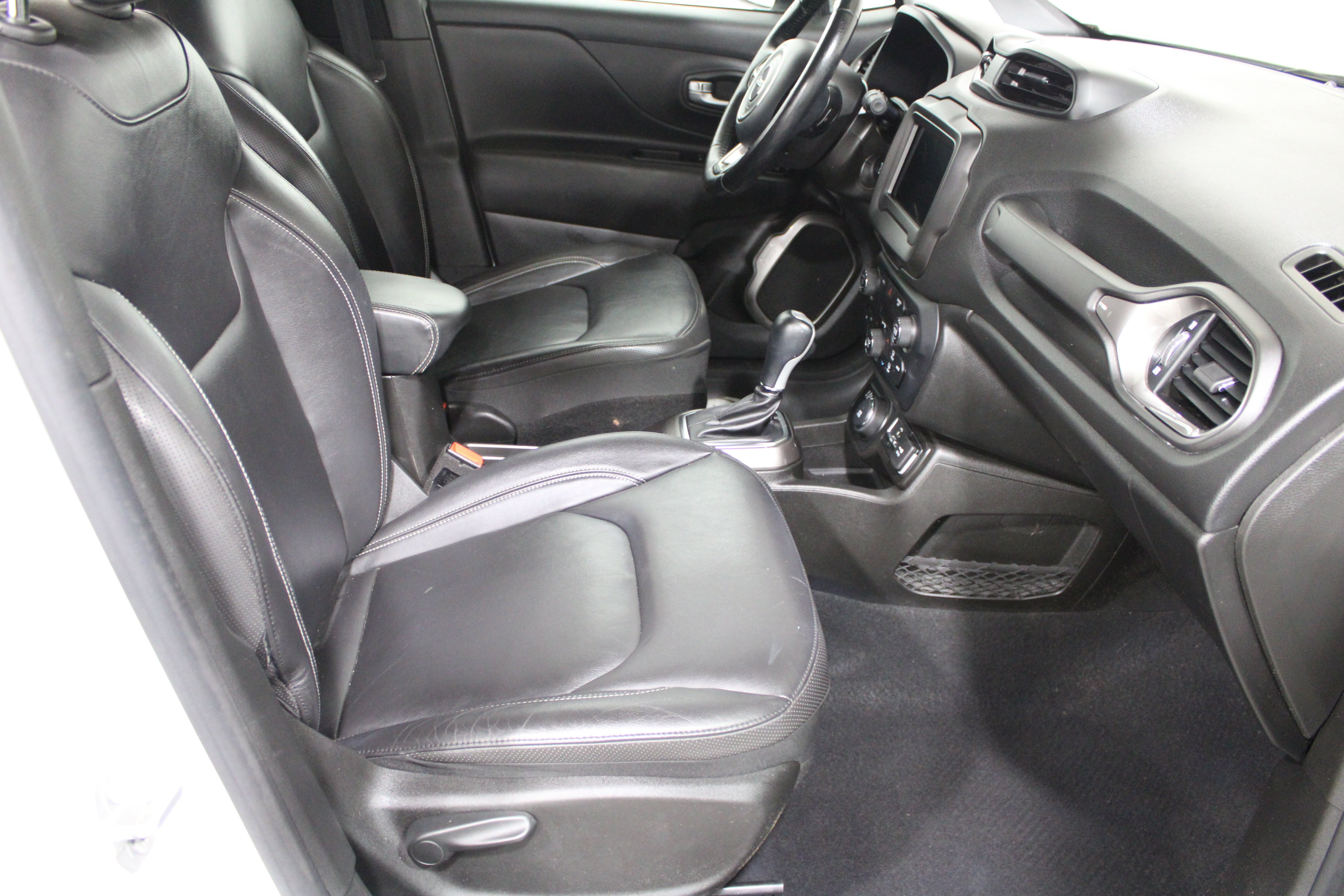 Used 2020 Alpine White Clearcoat Jeep Limited image 25