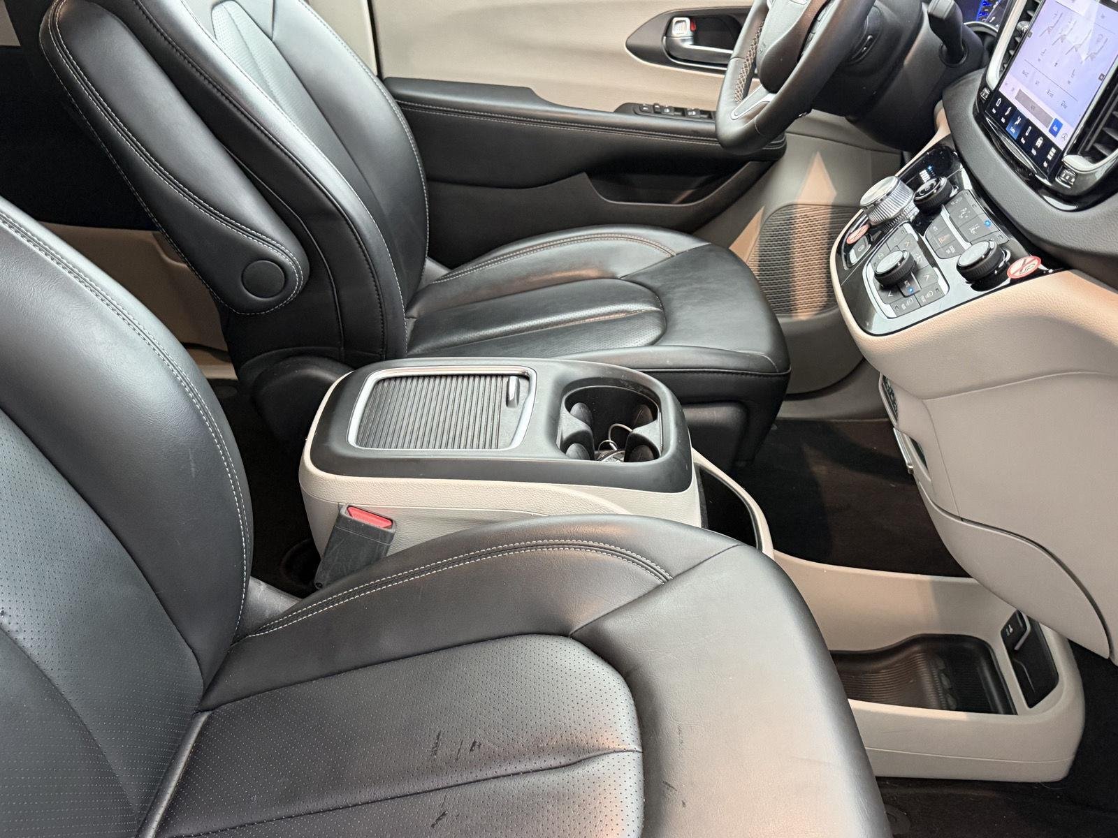 Used 2023 Bright White Clearcoat Chrysler Touring L image 32