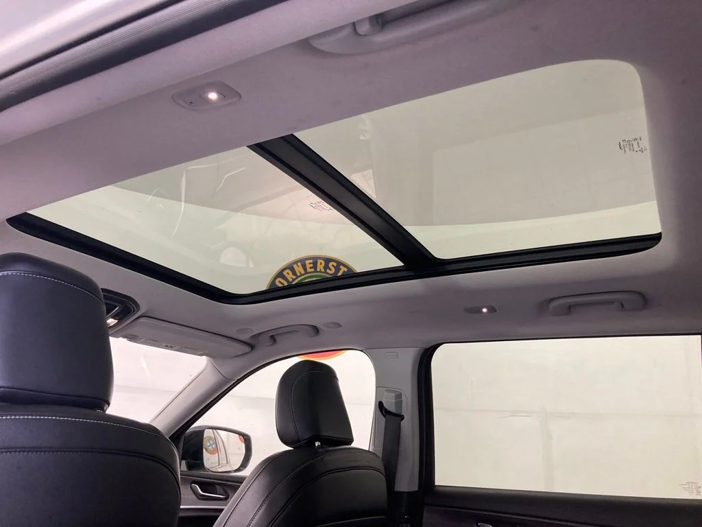 Used 2022 Silver Jeep Limited image 18