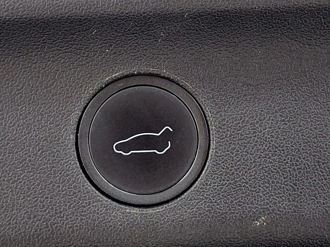 Used 2022  Tesla Long Range image 31