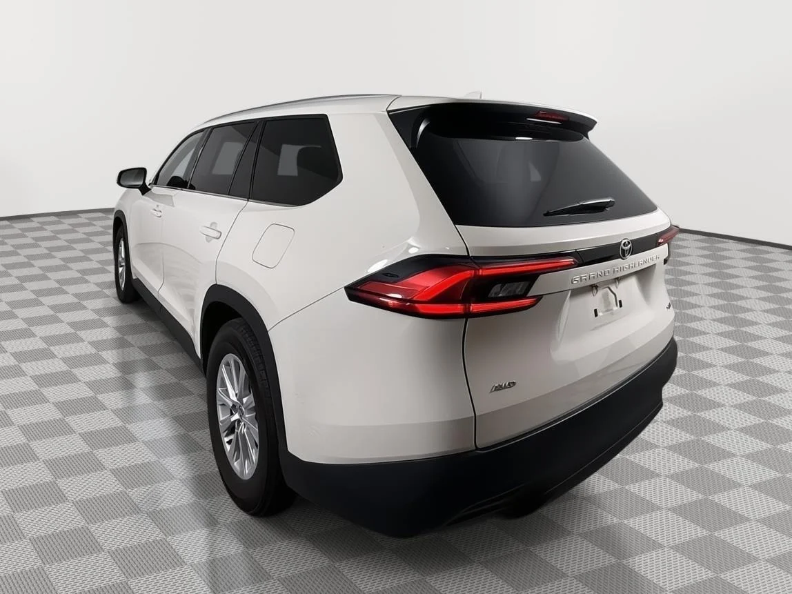 Used 2024 Coastal Cream Toyota XLE image 12