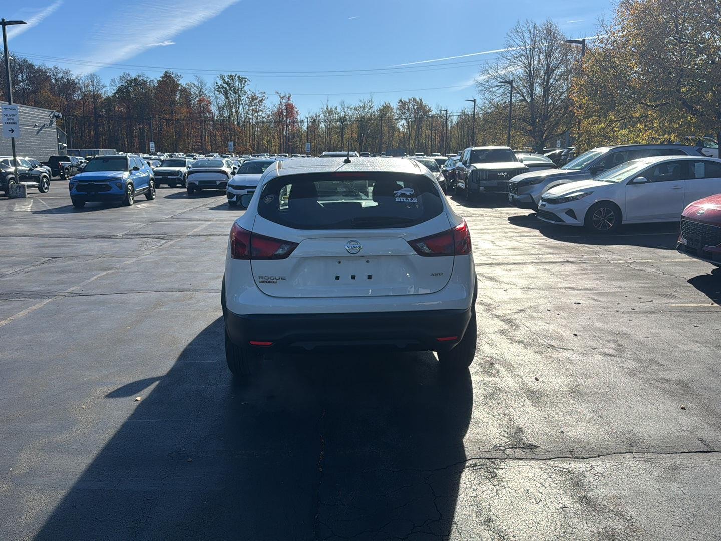 Used 2019 Glacier White Nissan S image 8