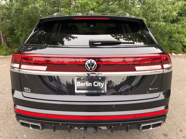 Used 2024 Deep Black Volkswagen 2.0T SEL Premium R-Line image 4