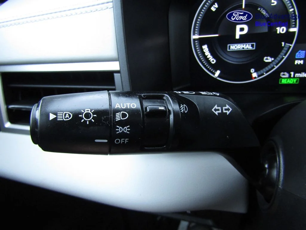 Certified Used 2024 Labrador Black Pearl Mitsubishi SEL image 30