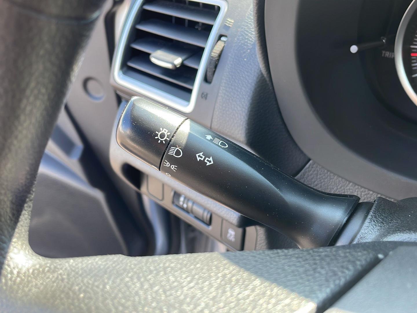 Used 2017 Ice Silver Metallic Subaru Premium image 17