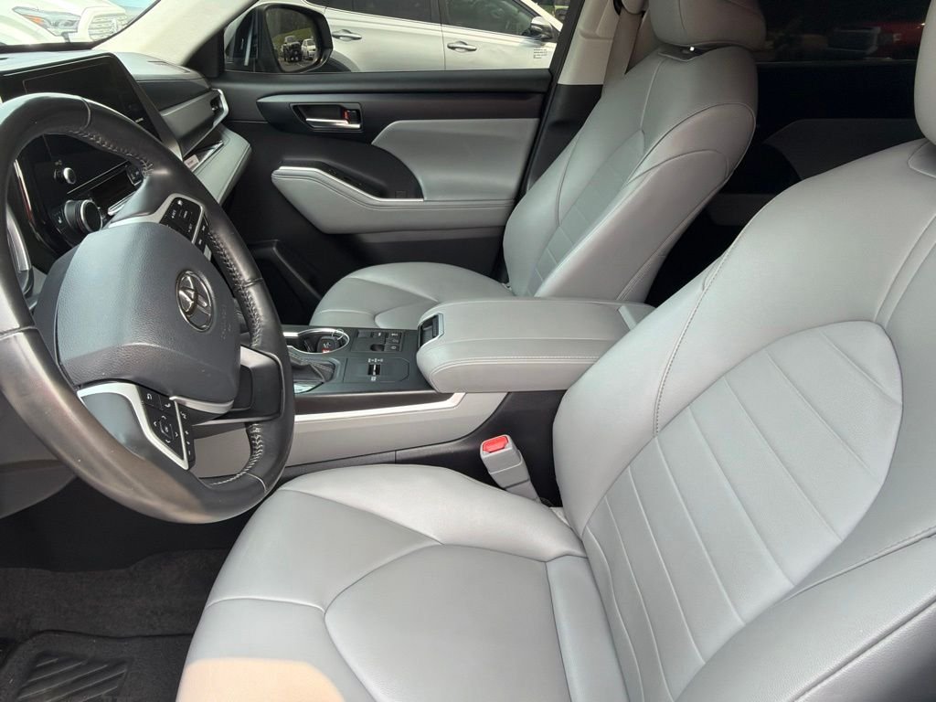 Used 2024 Beige Toyota XLE image 7