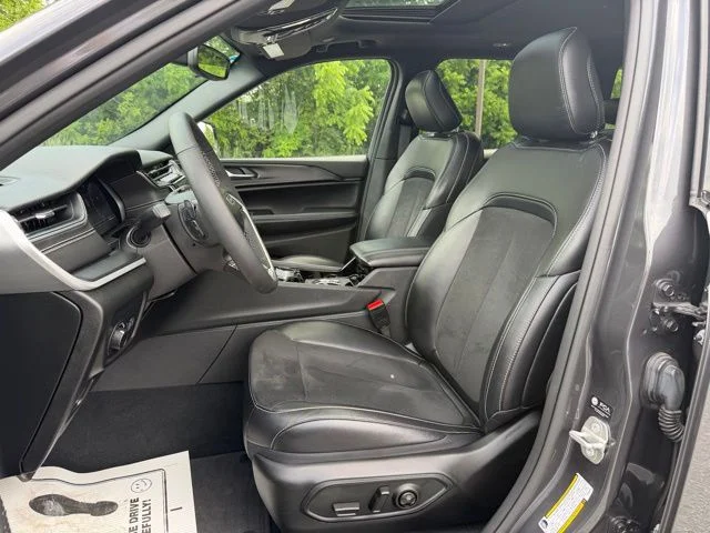 Used 2023 Gray Jeep Altitude X image 10
