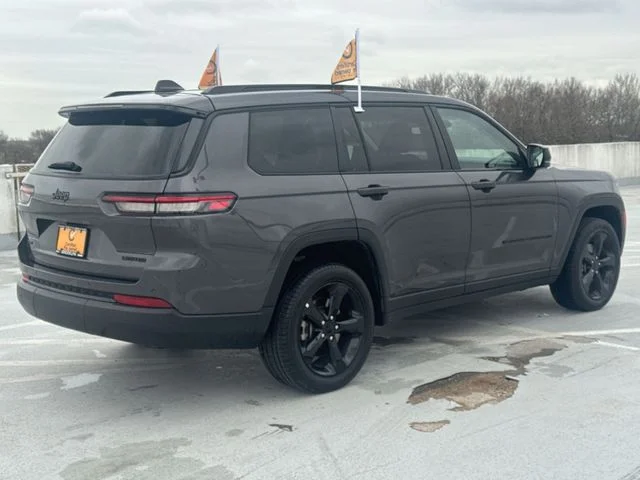 Used 2024 Gray Jeep Limited image 8