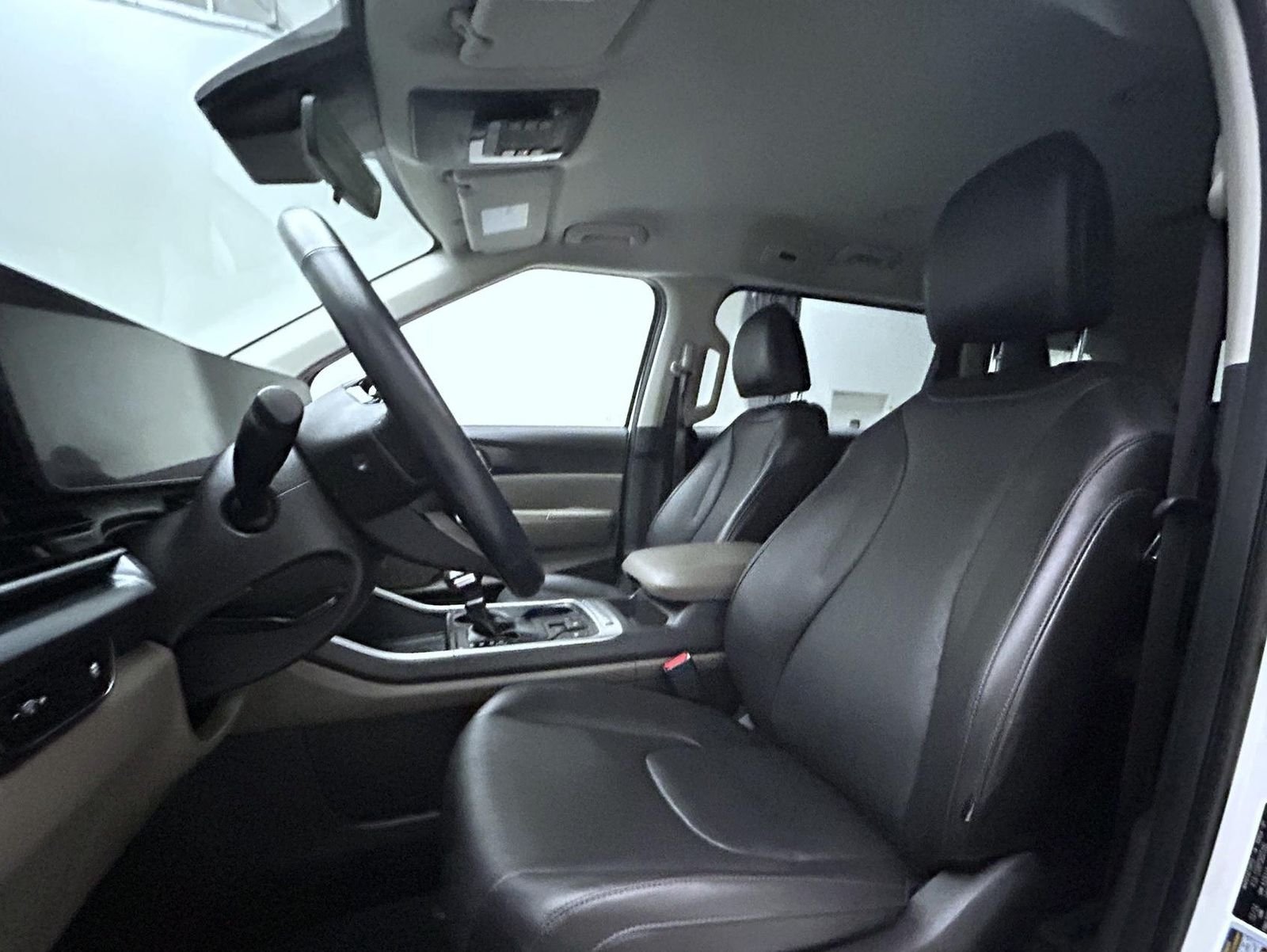 Used 2025 White Kia LXS image 10