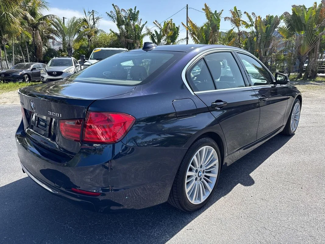 Used 2013  BMW xDrive image 5