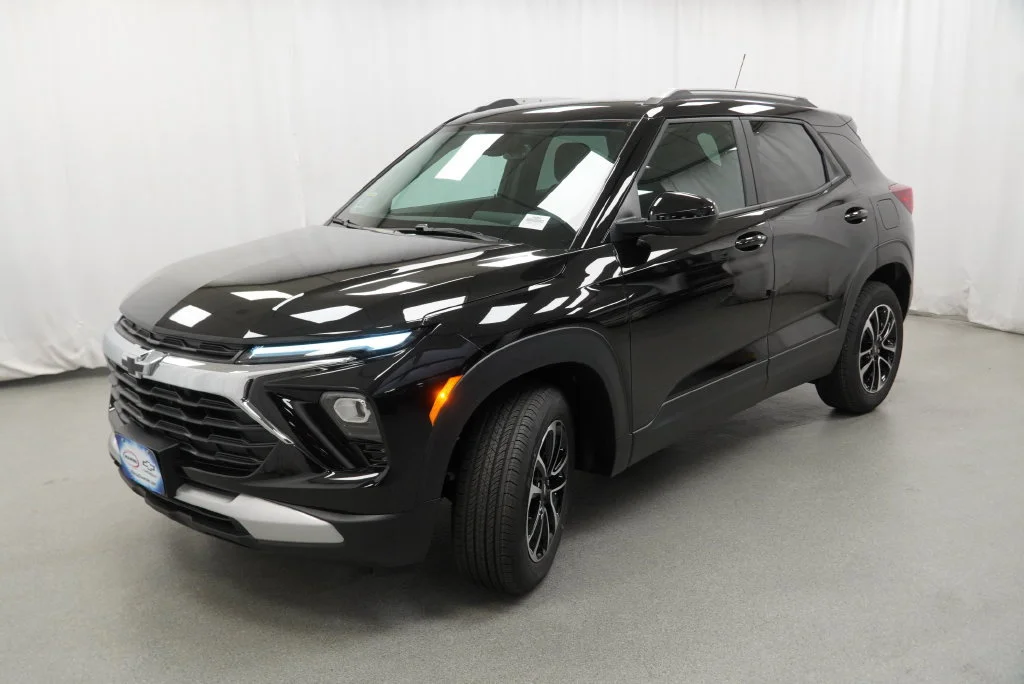 New 2026 Mosaic Black Metallic Chevrolet LT image 15