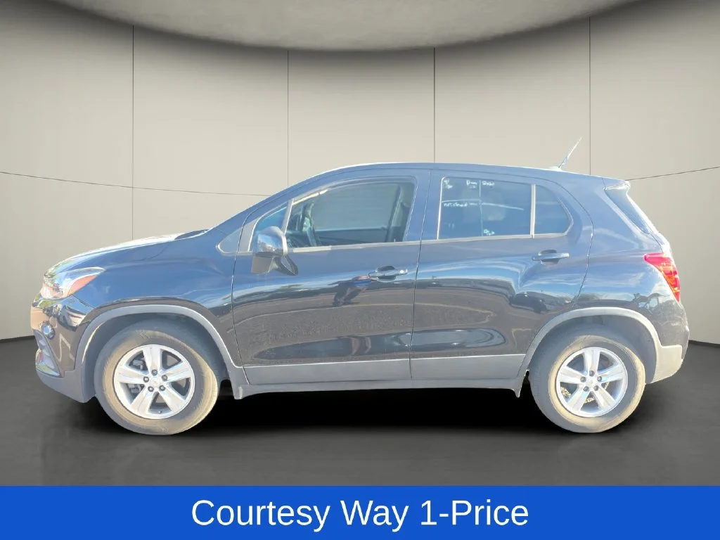 Used 2020 Black Chevrolet LS image 5