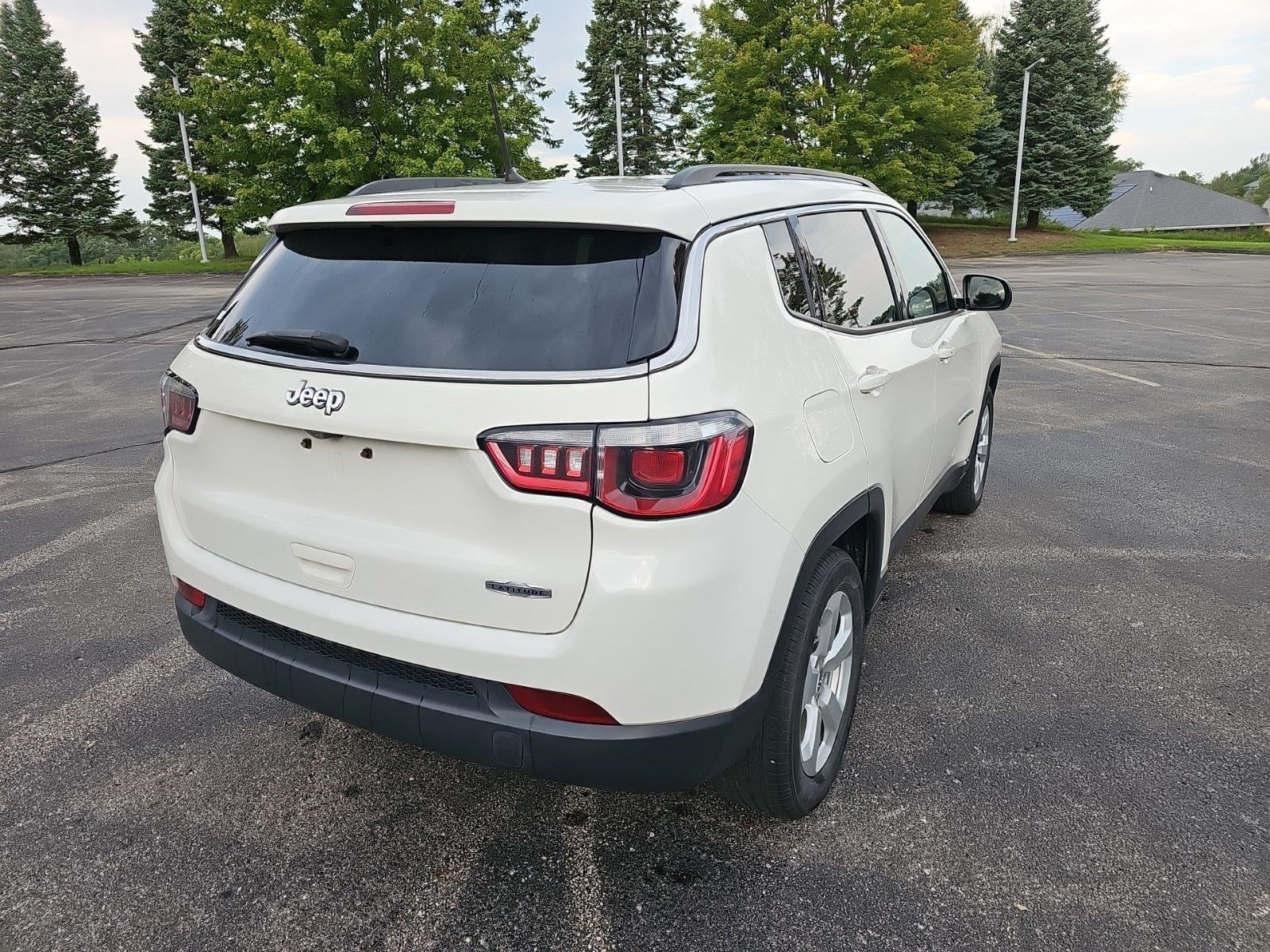 Used 2018 White Clearcoat Jeep Latitude image 5