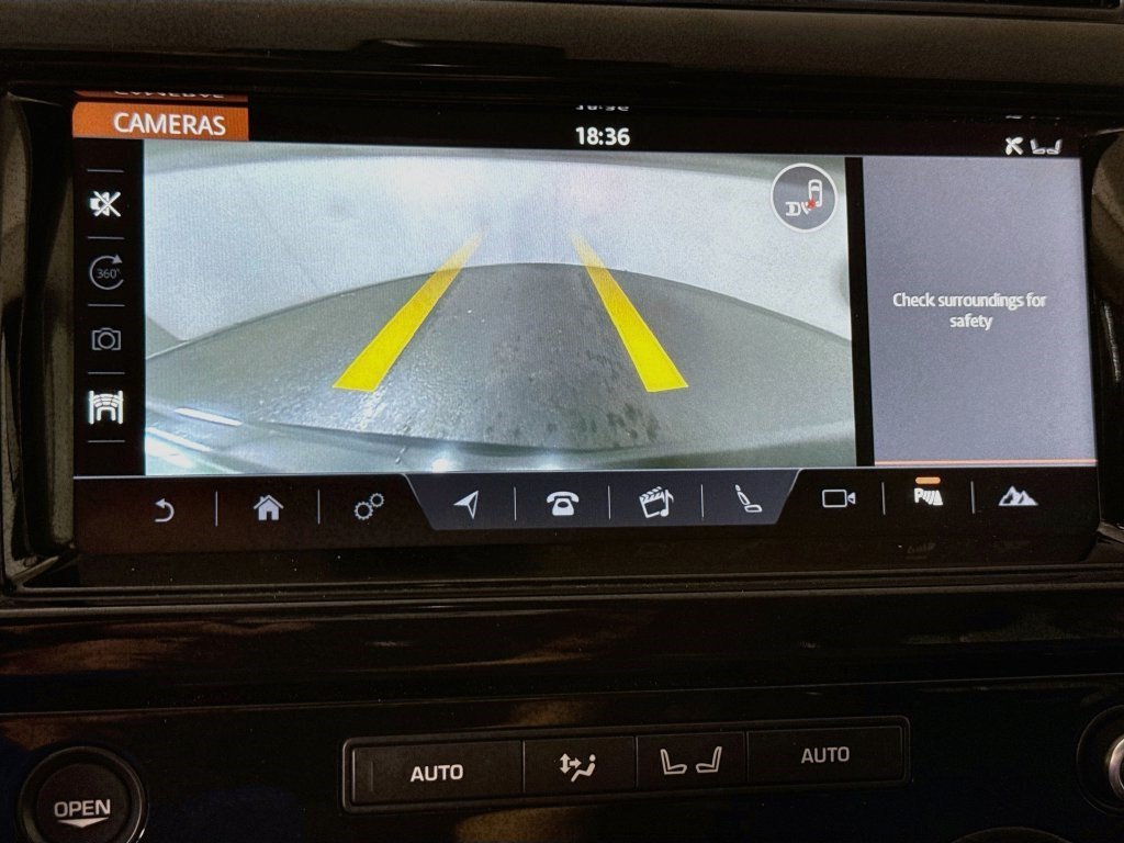 Used 2018 Narvik Black Land Rover HSE image 15
