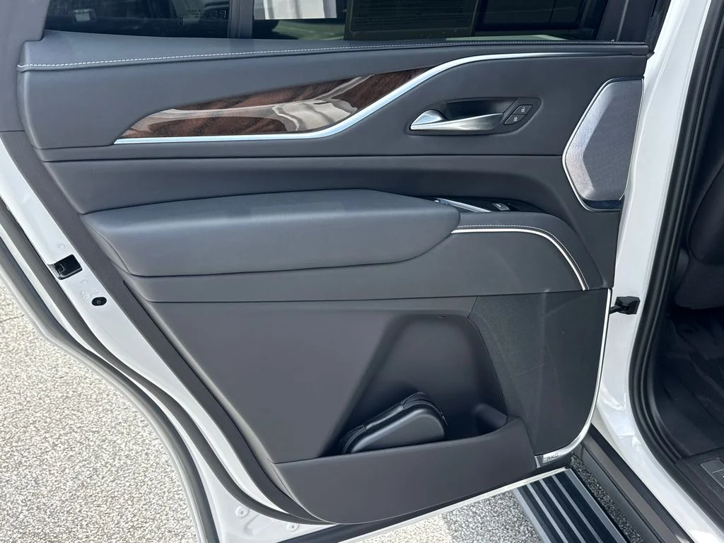 Used 2023 White Cadillac Sport Platinum image 21