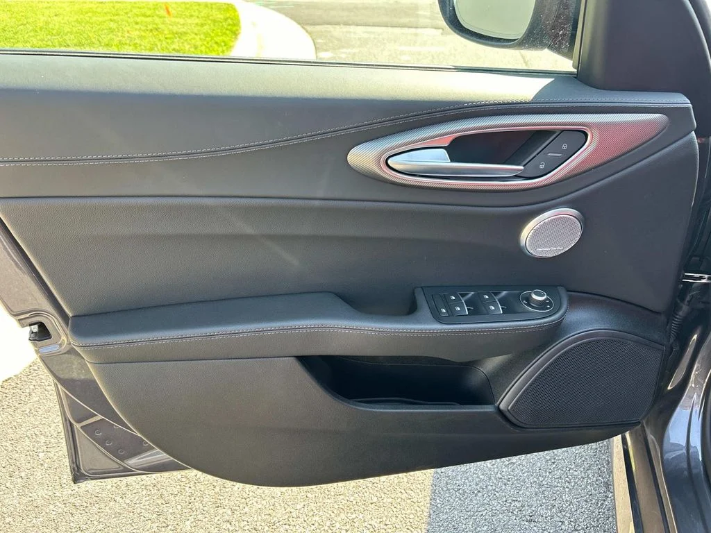 2025 Alfa Romeo Giulia Base - Photo 22