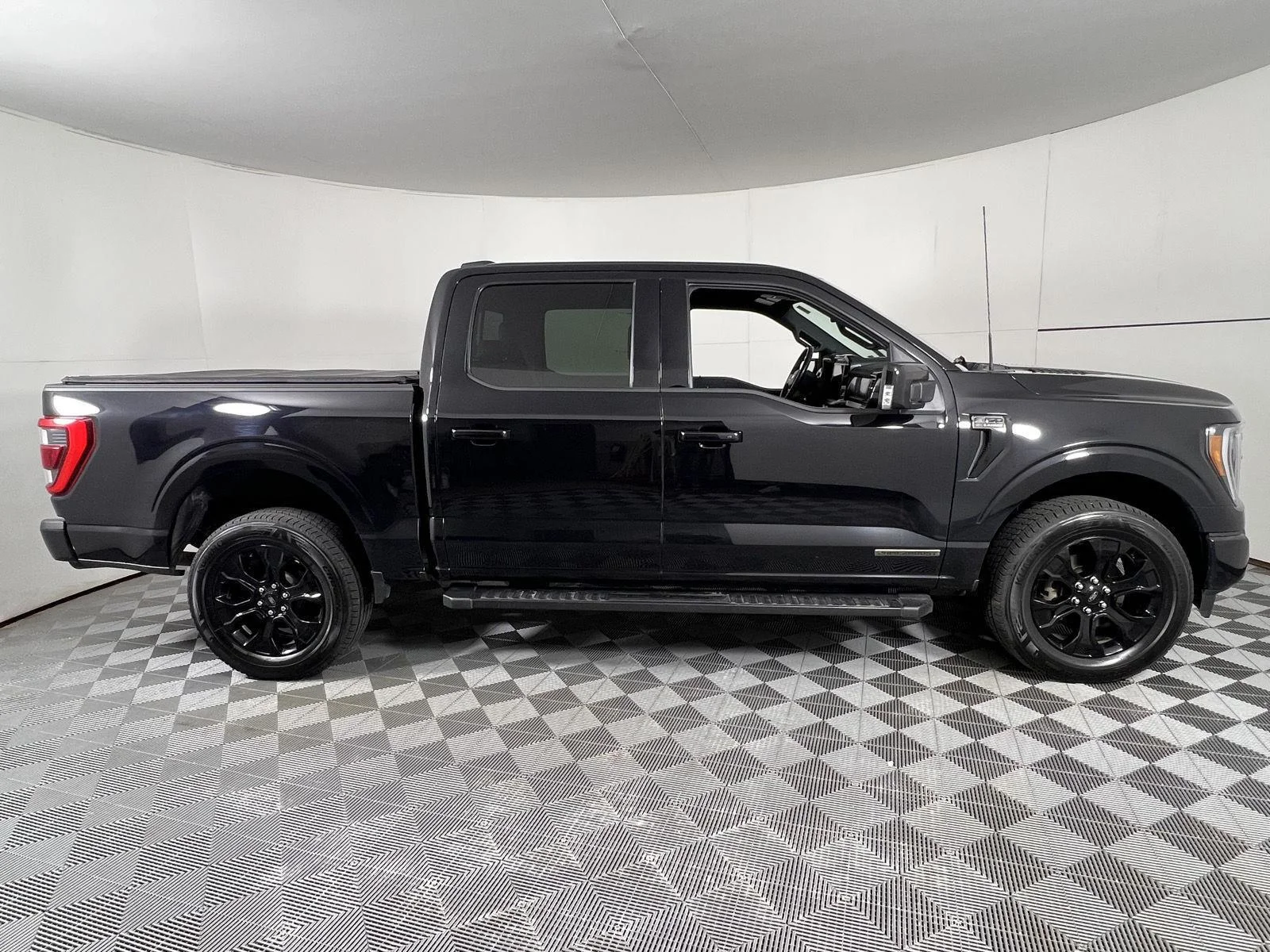 Used 2023 Agate Black Ford LARIAT image 11