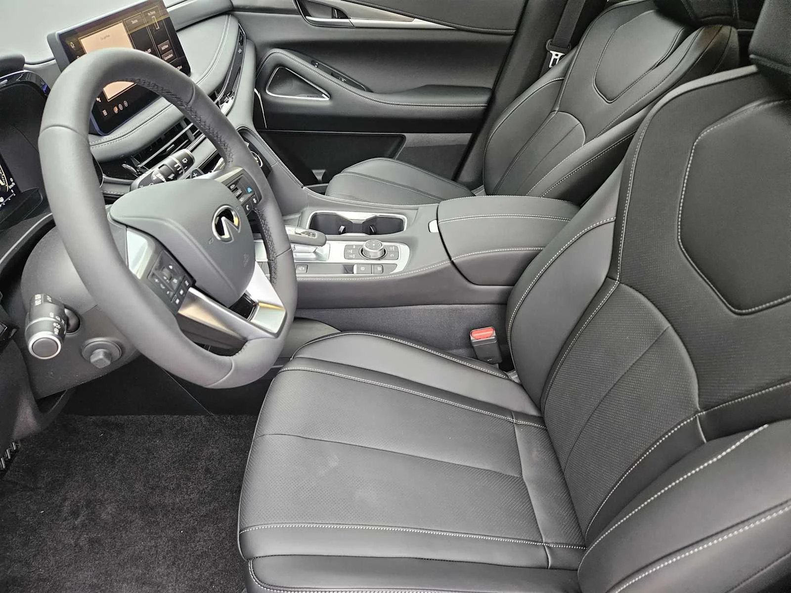 New 2026 MINERAL BLACK INFINITI Luxe FWD image 8
