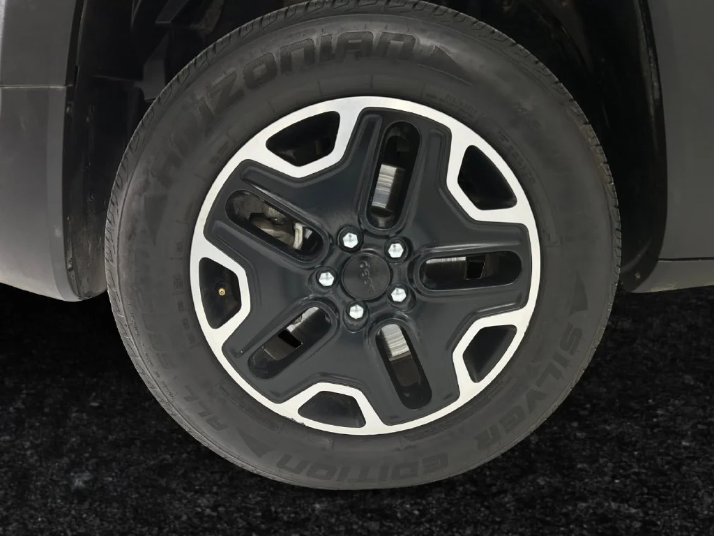 Used 2017 Gray Jeep Trailhawk image 23