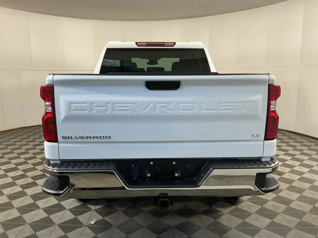 New 2026 Summit White Chevrolet LT (2FL) image 7