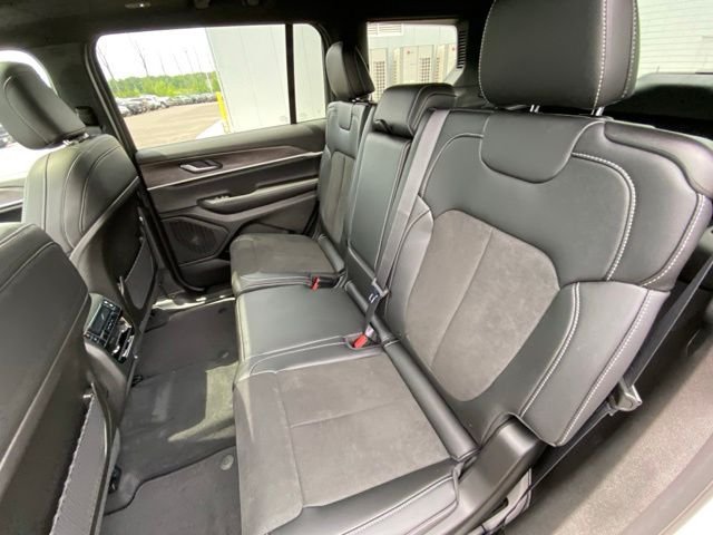 New 2026 Bright White Clear-Coat Exterior Paint Jeep Altitude image 12