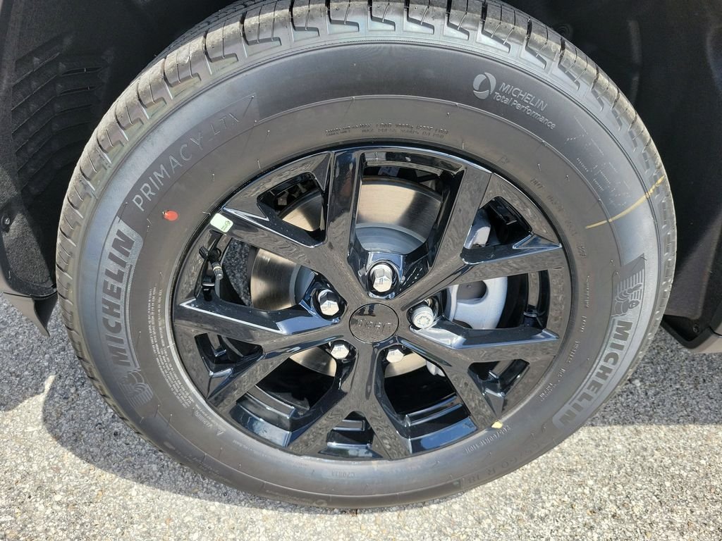 New 2026 Diamond Black Crystal Pearl-Coat Exterior Paint Jeep Altitude image 6