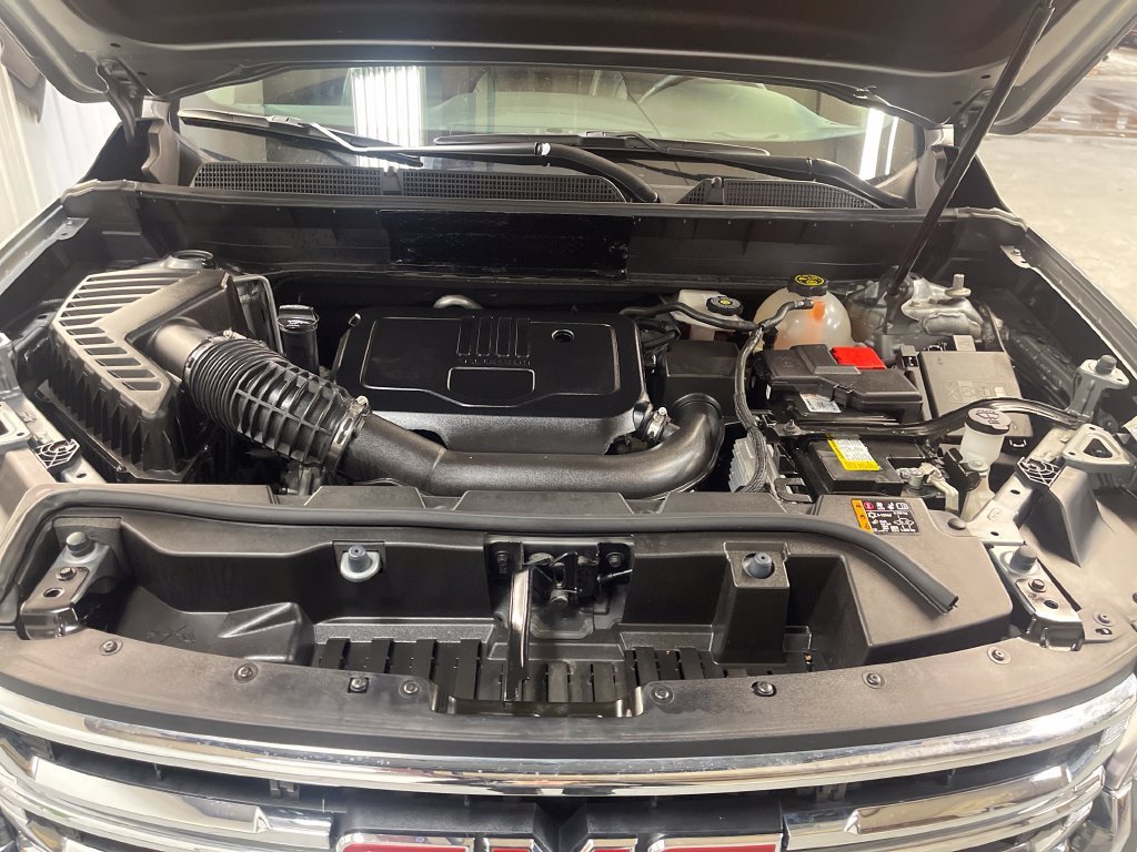 Used 2023 STERLING METALLIC GMC SLT image 10