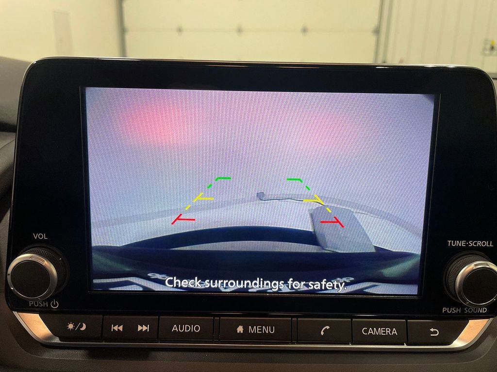 Used 2026  Nissan SV image 4