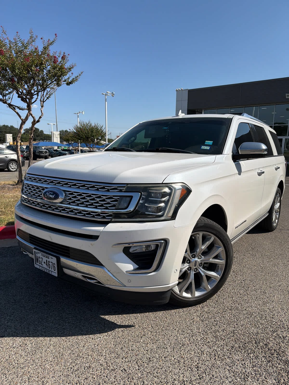 Used 2018 White Platinum Metallic Tri-Coat Ford Platinum image 2