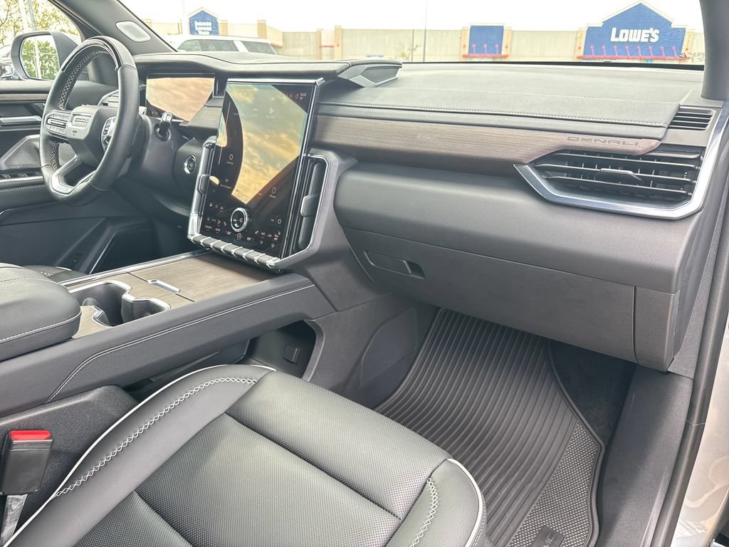 2025 GMC Acadia Denali - Photo 44