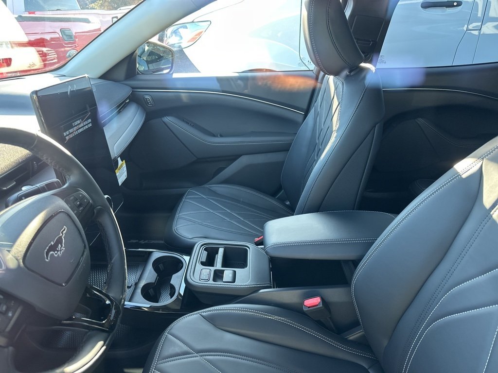 2025 Ford Mustang Mach-E Select photo 3