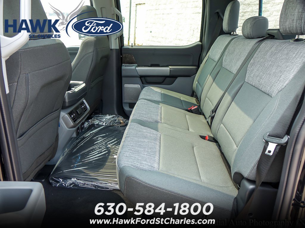 New 2023 Agate Black Metallic Ford XLT image 10