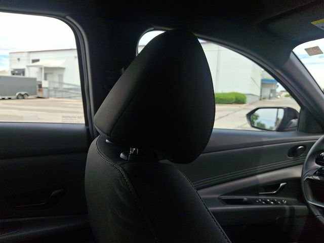 2025 Hyundai Elantra SEL - Photo 13
