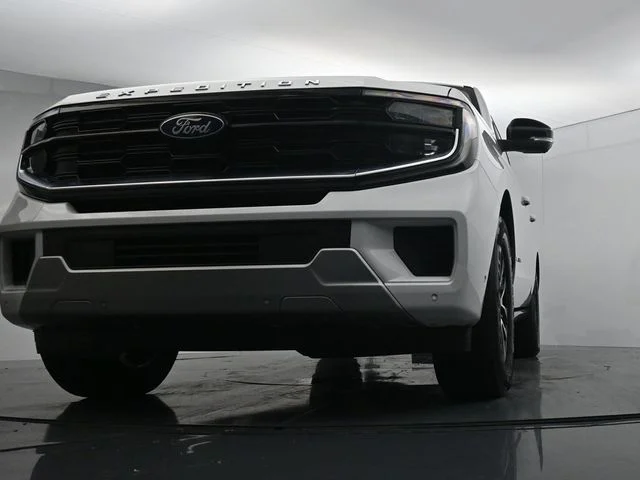 Used 2025 White Ford Platinum image 38