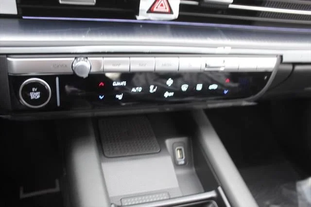 Used 2024 Silver Hyundai SEL image 12
