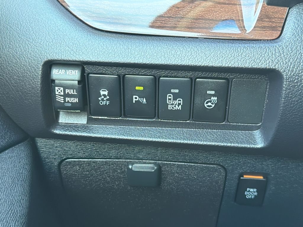 Used 2017 Silver Toyota Limited image 28