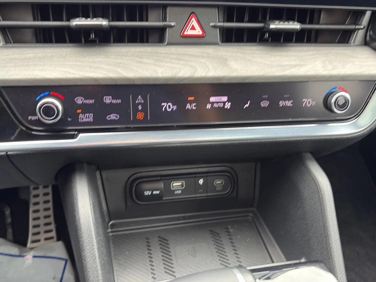 Used 2024 Glacial White Pearl/Ebony Black Roof Kia X-Pro image 28