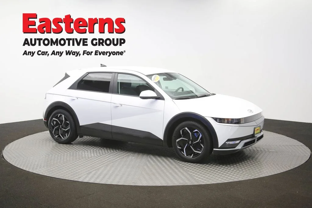 Used 2024 White Hyundai SEL image 45