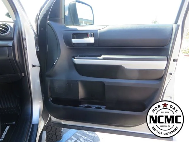 Used 2018 Silver Toyota SR5 image 51