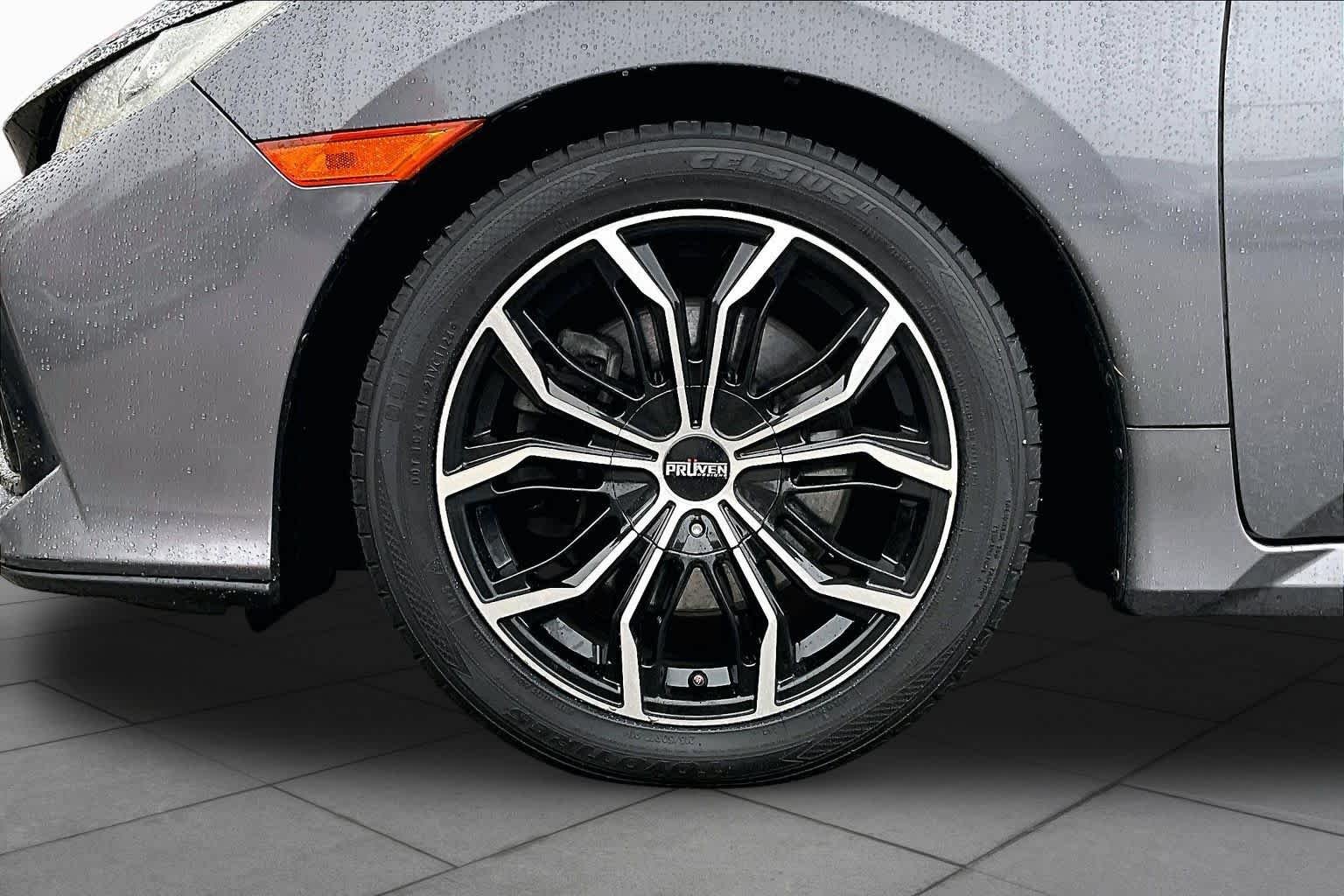 Used 2018 Modern Steel Metallic Honda  image 11